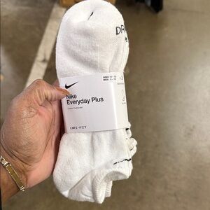 Nike Everyday Plus Dri-FIT White Socks